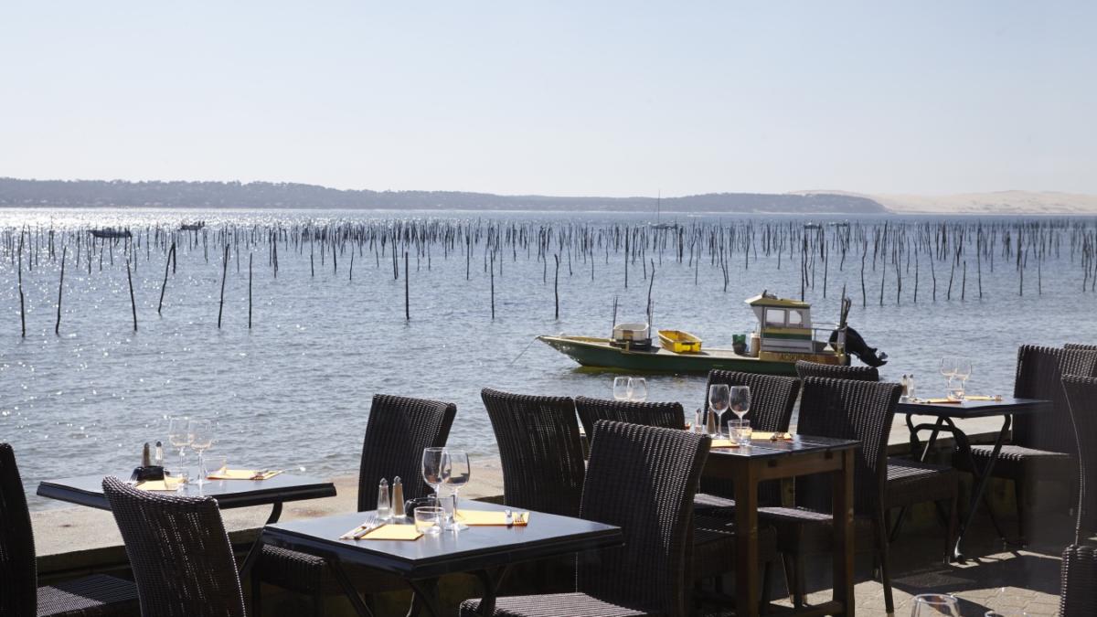 Déjeuner dans un restaurant en front de mer au cap ferret Arcachon